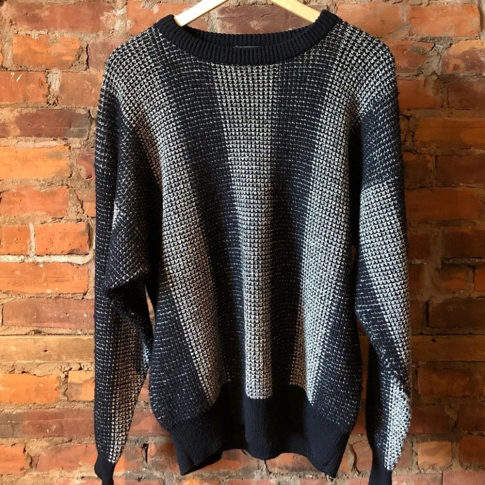 SOLD ⚠️ 80s Black & White Stripe Sweater, Large